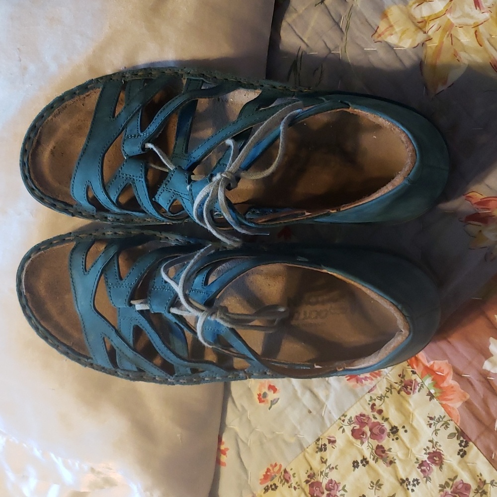 NAOT Yarrow Teal Nubuk sz 39